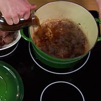 /content/dam/empire/sobeys/assets/articles/how-to/braise-step-4.jpg