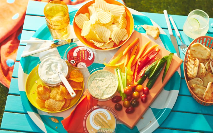 /content/dam/empire/sobeys/assets/articles/compliments/ComplimentsSummer2022_PerfectPairingsSnacks-ParkPicnics-.jpg