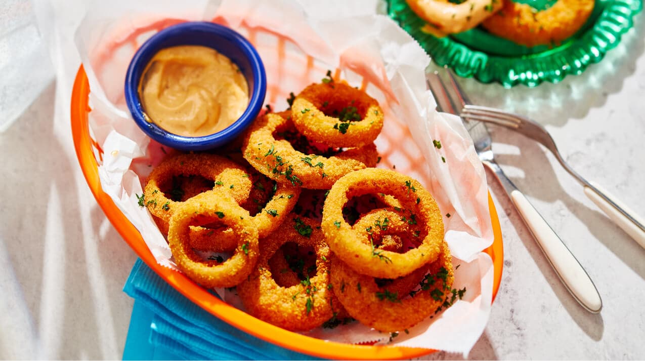 /content/dam/empire/sobeys/assets/articles/compliments/Ranch-inspired-onion-rings-with-burger-sauce.jpg