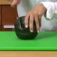 /content/dam/empire/sobeys/assets/articles/how-to/how-to-prep-hard-skinned-squash-step-1.jpg