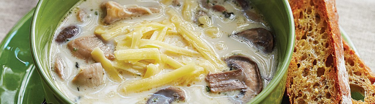 Soupe aux champignons aux oignons et au gruy re
