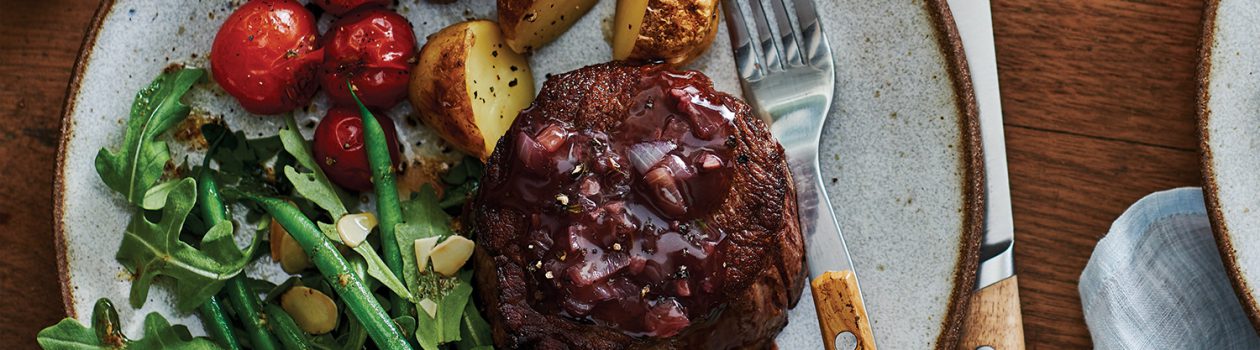 Bifteck avec sauce au thym et au vin rouge