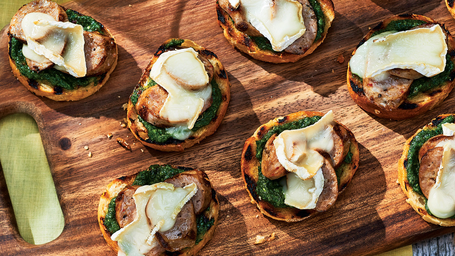 Spicy_Sausage_Kale_Goat_Brie_Crostini_2071-1