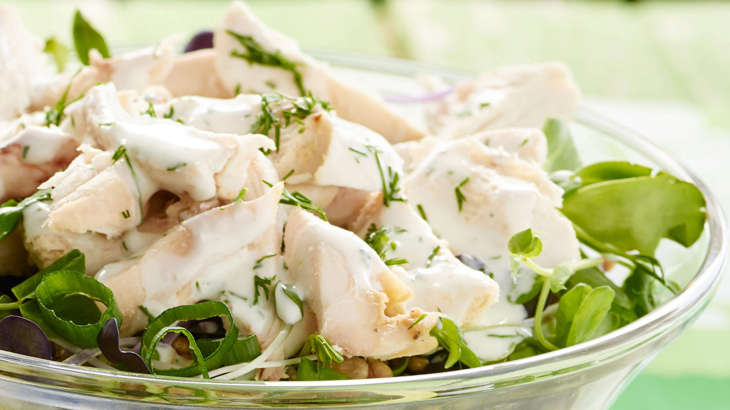Poulet et salade de pousses avec vinaigrette au yogourt grec Sobeys Inc.