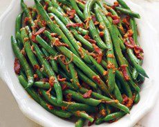 Haricots verts et vinaigrette au bacon et à la moutarde