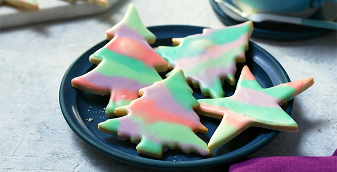 How to decorate sugar cookies with paintbrush icing