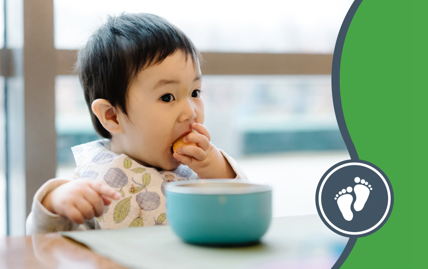 baby-led-weaning Child feeding themselves at a table