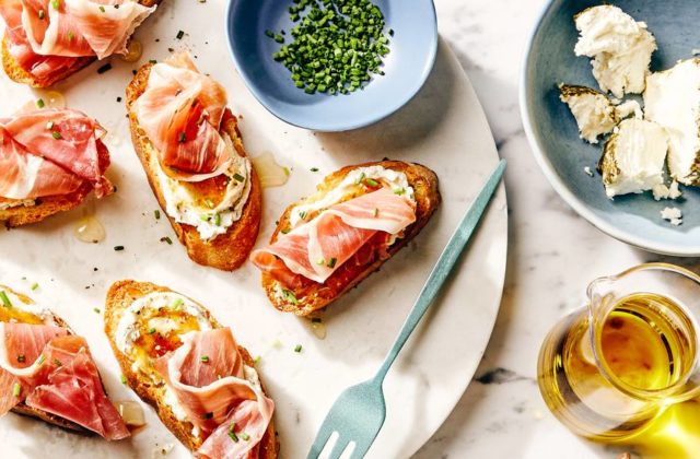 Fig & Goats Cheese Crostini