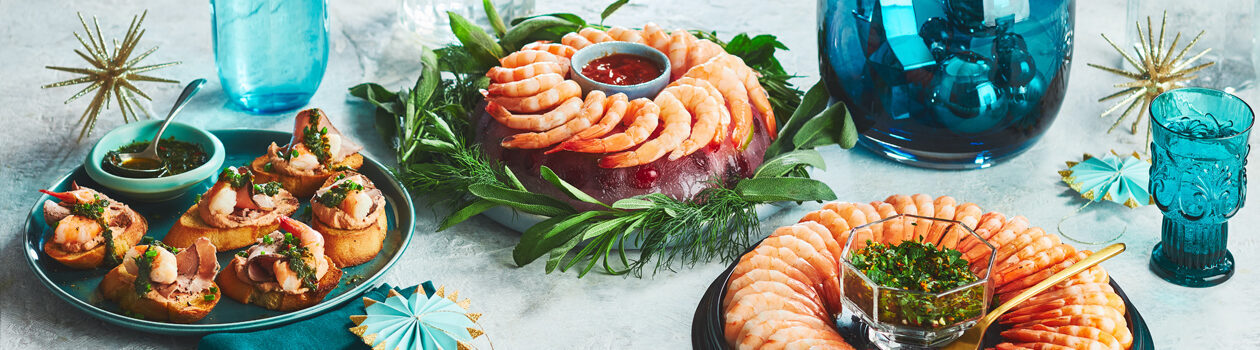 Assortment of shrimp rings on ice, with a gremolata sauce and as crostini with thinly sliced roast beef.