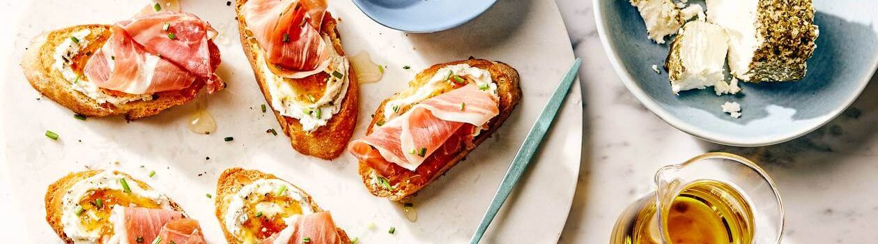 fig goats cheese crostini