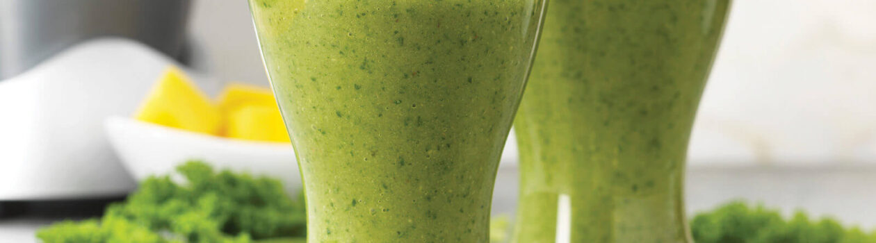 greens blueberry fruit smoothie